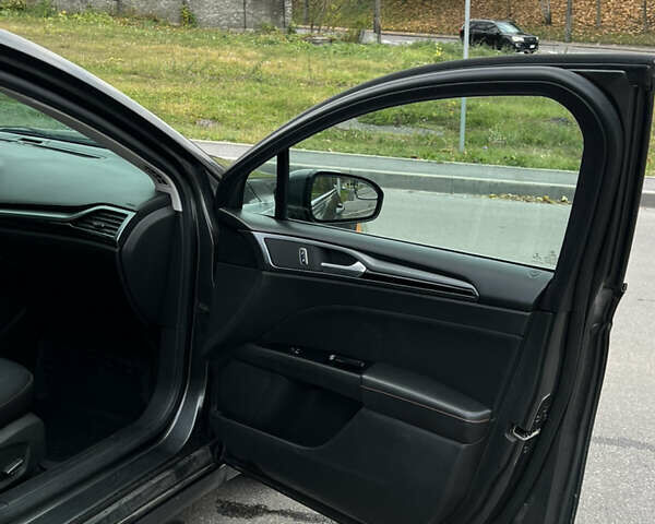 Серый Форд Фьюжн, объемом двигателя 2 л и пробегом 250 тыс. км за 9200 $, фото 23 на Automoto.ua