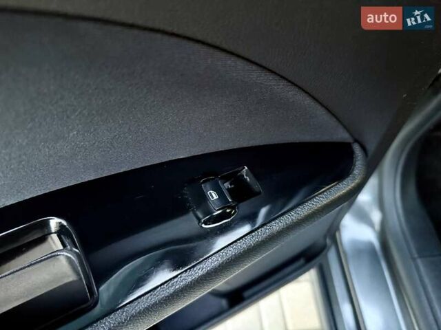 Сірий Форд Фьюжен, об'ємом двигуна 2 л та пробігом 163 тис. км за 8300 $, фото 54 на Automoto.ua