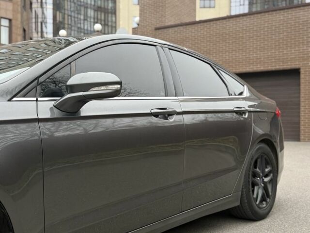 Серый Форд Фьюжн, объемом двигателя 2.5 л и пробегом 170 тыс. км за 7950 $, фото 6 на Automoto.ua