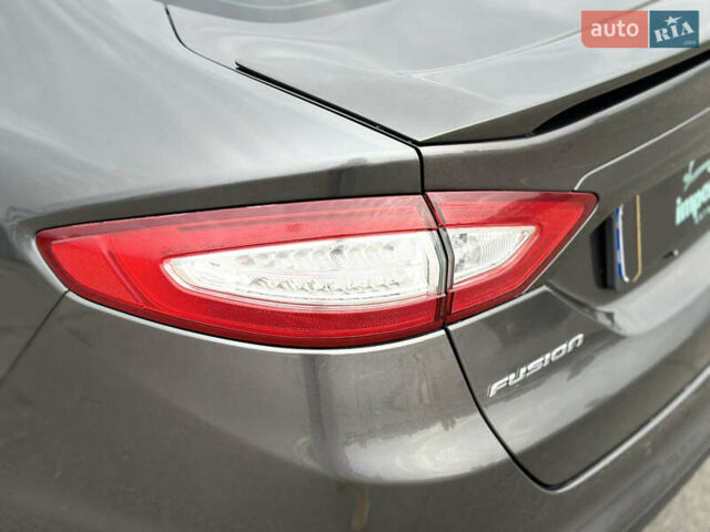 Серый Форд Фьюжн, объемом двигателя 2 л и пробегом 255 тыс. км за 10999 $, фото 6 на Automoto.ua