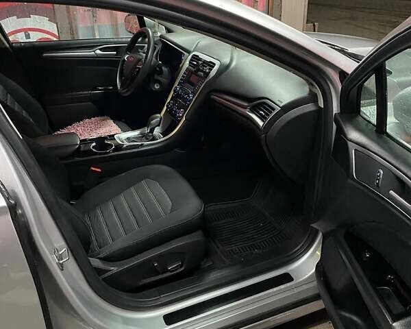 Серый Форд Фьюжн, объемом двигателя 2.5 л и пробегом 166 тыс. км за 9600 $, фото 16 на Automoto.ua