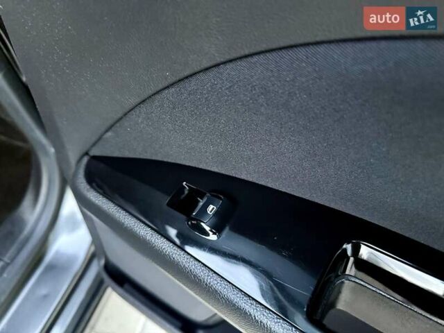Сірий Форд Фьюжен, об'ємом двигуна 2 л та пробігом 163 тис. км за 8300 $, фото 60 на Automoto.ua