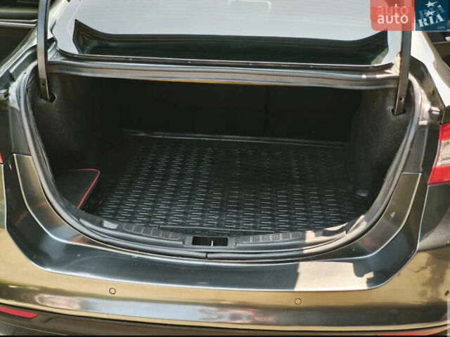 Сірий Форд Фьюжен, об'ємом двигуна 2.49 л та пробігом 95 тис. км за 10999 $, фото 6 на Automoto.ua
