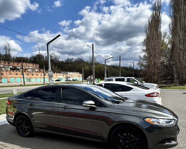 Серый Форд Фьюжн, объемом двигателя 2 л и пробегом 158 тыс. км за 12600 $, фото 1 на Automoto.ua