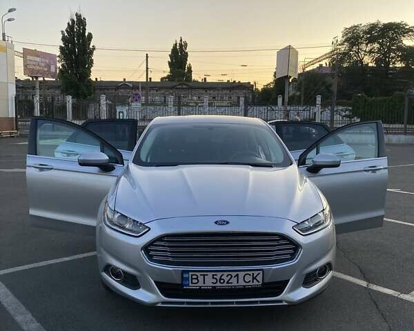 Серый Форд Фьюжн, объемом двигателя 2.5 л и пробегом 190 тыс. км за 9600 $, фото 6 на Automoto.ua