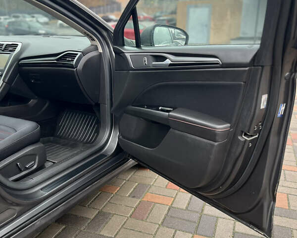 Серый Форд Фьюжн, объемом двигателя 2.5 л и пробегом 211 тыс. км за 9700 $, фото 10 на Automoto.ua