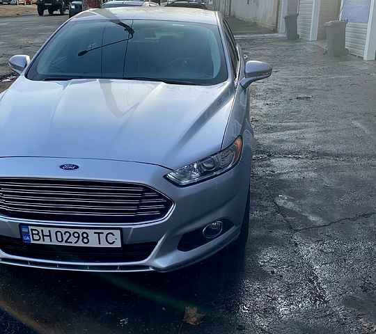 Серый Форд Фьюжн, объемом двигателя 2.5 л и пробегом 131 тыс. км за 10000 $, фото 5 на Automoto.ua