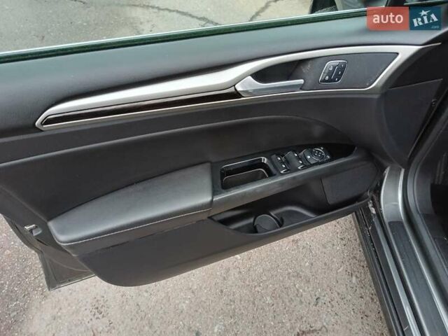 Сірий Форд Фьюжен, об'ємом двигуна 2 л та пробігом 121 тис. км за 12700 $, фото 9 на Automoto.ua