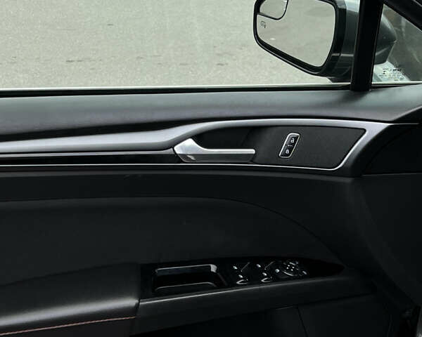 Серый Форд Фьюжн, объемом двигателя 2 л и пробегом 250 тыс. км за 9200 $, фото 17 на Automoto.ua