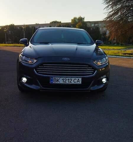 Форд Фьюжн 2015 в Ровно на Automoto.ua Серый Форд Фьюжн, объемом двигателя 2.49 л и пробегом 183 тыс. км за 9450 $, фото 4 на Automoto.ua