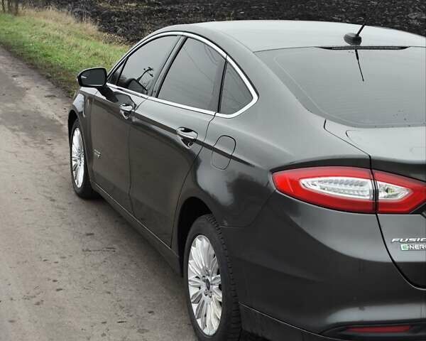 Сірий Форд Фьюжен, об'ємом двигуна 2 л та пробігом 155 тис. км за 12500 $, фото 4 на Automoto.ua