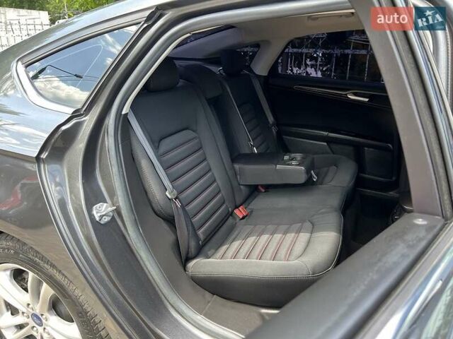 Сірий Форд Фьюжен, об'ємом двигуна 2 л та пробігом 187 тис. км за 12499 $, фото 4 на Automoto.ua