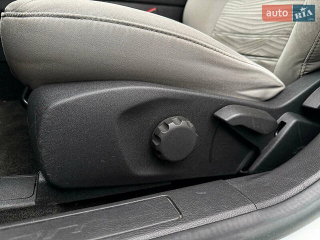 Сірий Форд Фьюжен, об'ємом двигуна 2 л та пробігом 148 тис. км за 11500 $, фото 12 на Automoto.ua