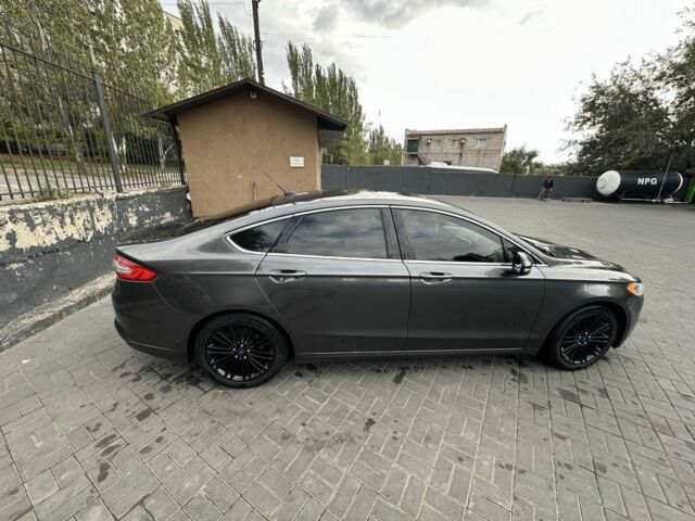 Сірий Форд Фьюжен, об'ємом двигуна 2 л та пробігом 107 тис. км за 11500 $, фото 5 на Automoto.ua