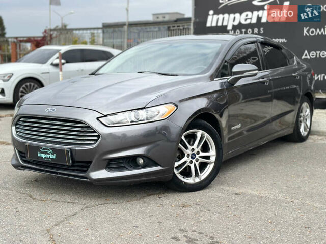 Серый Форд Фьюжн, объемом двигателя 2 л и пробегом 255 тыс. км за 10999 $, фото 2 на Automoto.ua