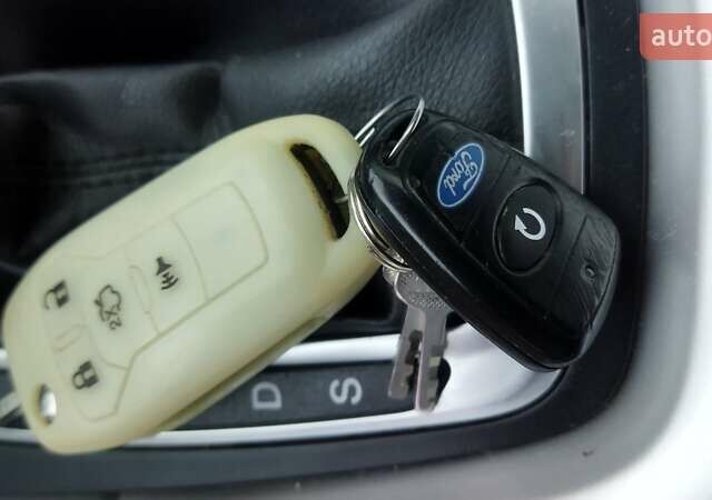 Форд Фьюжн 2015 в Ровно на Automoto.ua Серый Форд Фьюжн, объемом двигателя 2.49 л и пробегом 183 тыс. км за 9450 $, фото 9 на Automoto.ua