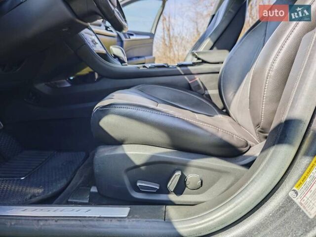 Сірий Форд Фьюжен, об'ємом двигуна 2 л та пробігом 162 тис. км за 11500 $, фото 28 на Automoto.ua