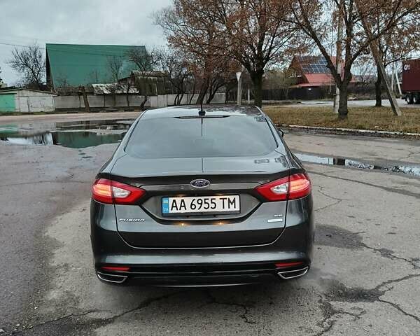 Сірий Форд Фьюжен, об'ємом двигуна 2 л та пробігом 121 тис. км за 12700 $, фото 4 на Automoto.ua