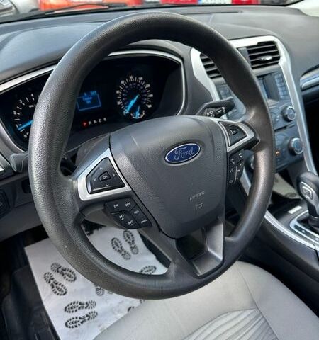 Серый Форд Фьюжн, объемом двигателя 2.5 л и пробегом 140 тыс. км за 7700 $, фото 2 на Automoto.ua