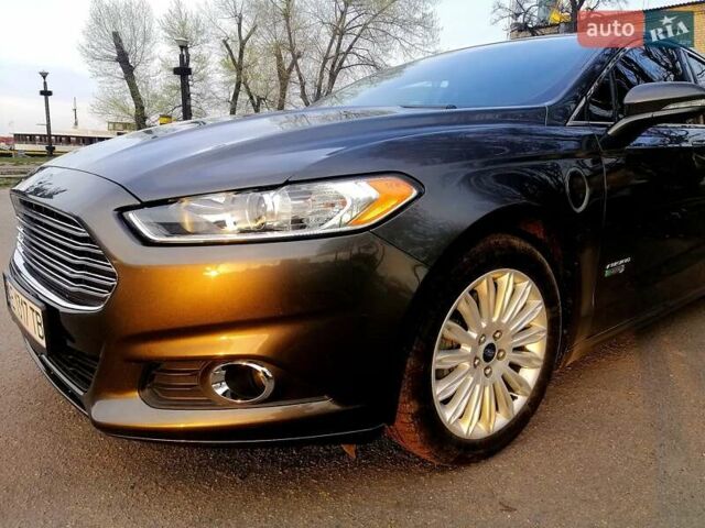 Сірий Форд Фьюжен, об'ємом двигуна 2 л та пробігом 133 тис. км за 15400 $, фото 3 на Automoto.ua