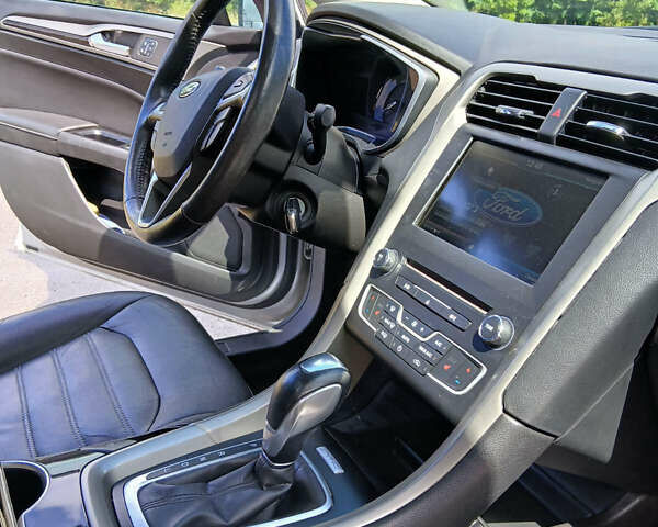 Сірий Форд Фьюжен, об'ємом двигуна 2 л та пробігом 147 тис. км за 12490 $, фото 10 на Automoto.ua