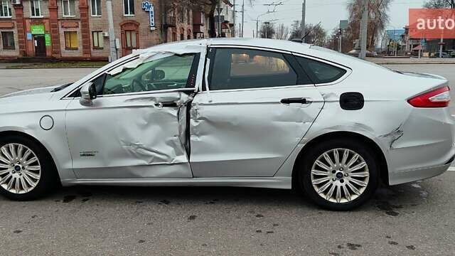 Серый Форд Фьюжн, объемом двигателя 2 л и пробегом 343 тыс. км за 6990 $, фото 5 на Automoto.ua