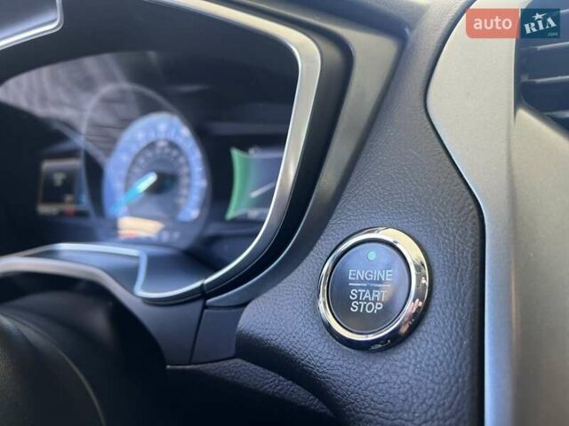 Форд Фьюжн 2015 в Николаеве на Automoto.ua Серый Форд Фьюжн, объемом двигателя 2 л и пробегом 208 тыс. км за 10900 $, фото 29 на Automoto.ua