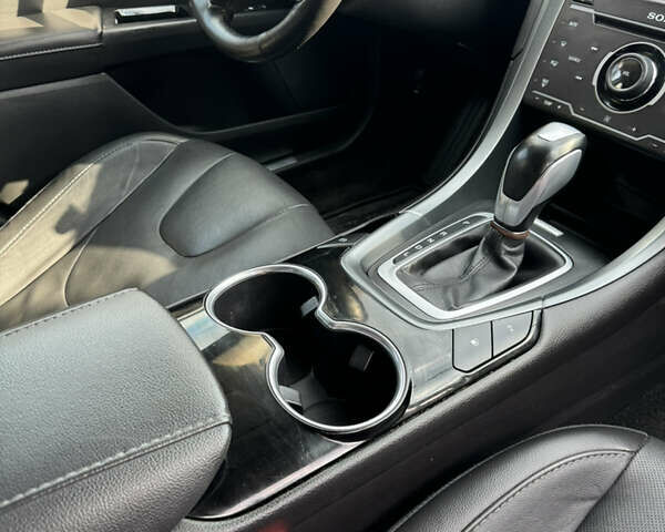 Серый Форд Фьюжн, объемом двигателя 2 л и пробегом 226 тыс. км за 11275 $, фото 7 на Automoto.ua