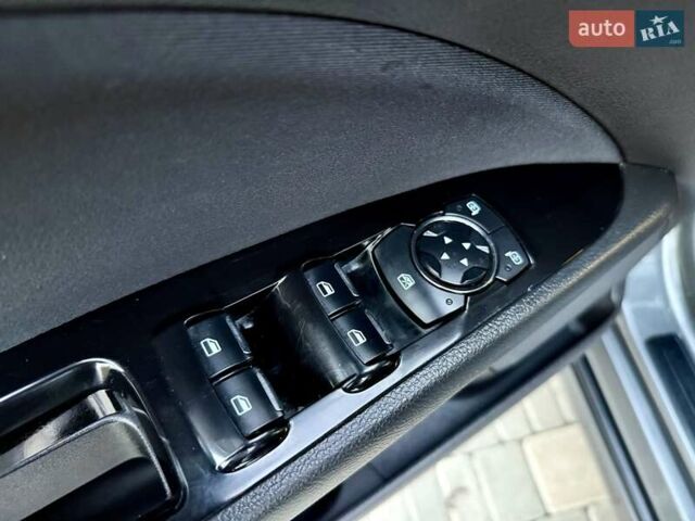 Сірий Форд Фьюжен, об'ємом двигуна 2 л та пробігом 163 тис. км за 8300 $, фото 32 на Automoto.ua