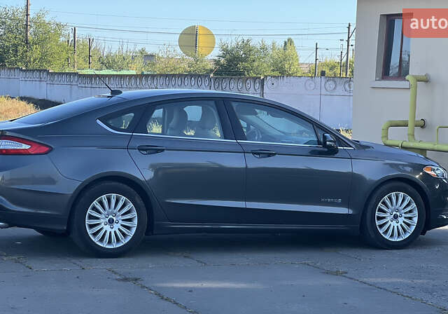 Сірий Форд Фьюжен, об'ємом двигуна 2 л та пробігом 138 тис. км за 11200 $, фото 5 на Automoto.ua