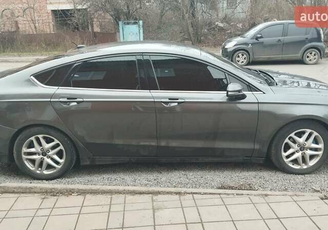 Серый Форд Фьюжн, объемом двигателя 2.49 л и пробегом 140 тыс. км за 10000 $, фото 4 на Automoto.ua