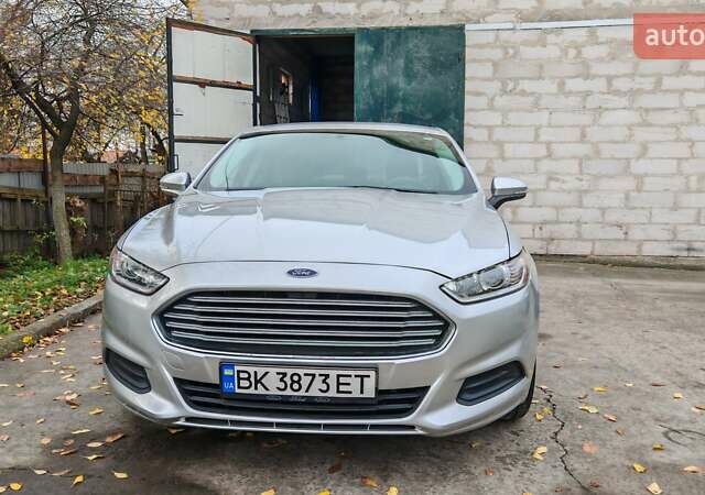 Серый Форд Фьюжн, объемом двигателя 2.49 л и пробегом 139 тыс. км за 9495 $, фото 6 на Automoto.ua