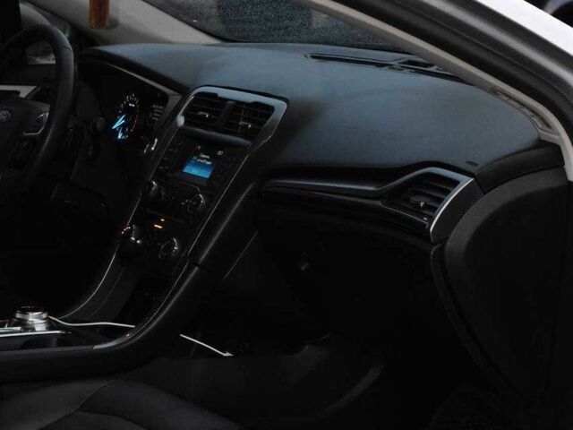 Сірий Форд Фьюжен, об'ємом двигуна 2 л та пробігом 200 тис. км за 10299 $, фото 12 на Automoto.ua