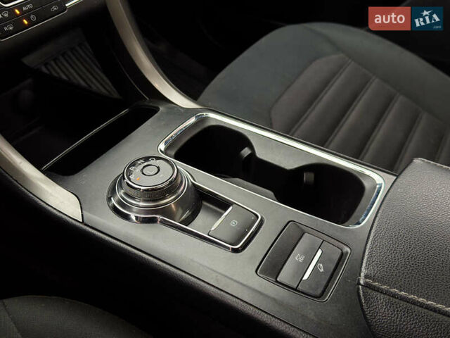 Сірий Форд Фьюжен, об'ємом двигуна 2 л та пробігом 75 тис. км за 12600 $, фото 14 на Automoto.ua