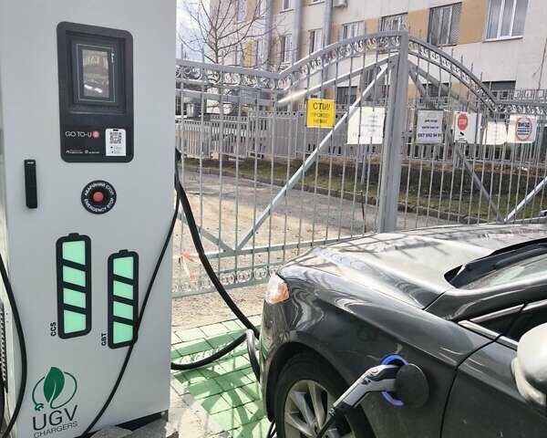 Сірий Форд Фьюжен, об'ємом двигуна 2 л та пробігом 185 тис. км за 12999 $, фото 10 на Automoto.ua