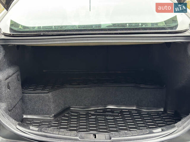 Сірий Форд Фьюжен, об'ємом двигуна 2 л та пробігом 75 тис. км за 12600 $, фото 10 на Automoto.ua