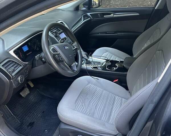 Сірий Форд Фьюжен, об'ємом двигуна 2.5 л та пробігом 250 тис. км за 10000 $, фото 5 на Automoto.ua