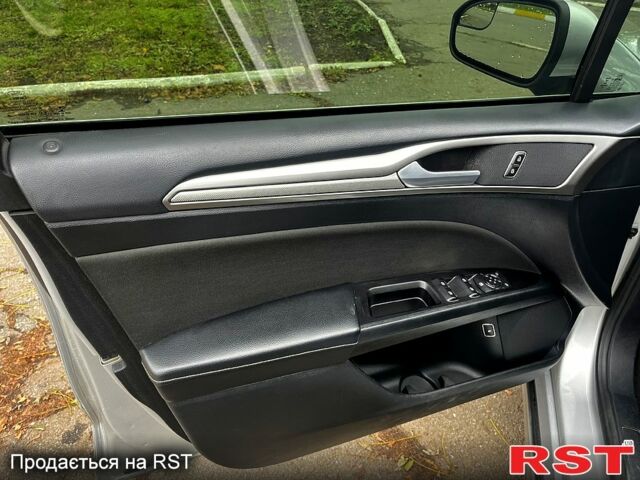 Серый Форд Фьюжн, объемом двигателя 2 л и пробегом 184 тыс. км за 12300 $, фото 7 на Automoto.ua