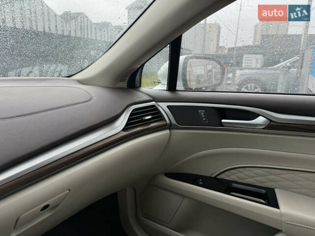 Серый Форд Фьюжн, объемом двигателя 2 л и пробегом 92 тыс. км за 17200 $, фото 17 на Automoto.ua