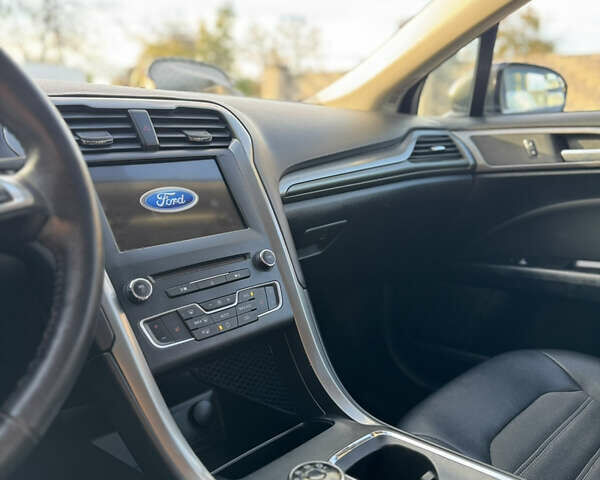 Форд Фьюжен 2016 у Чернівцях на Automoto.ua Сірий Форд Фьюжен, об'ємом двигуна 2.5 л та пробігом 197 тис. км за 11300 $, фото 9 на Automoto.ua