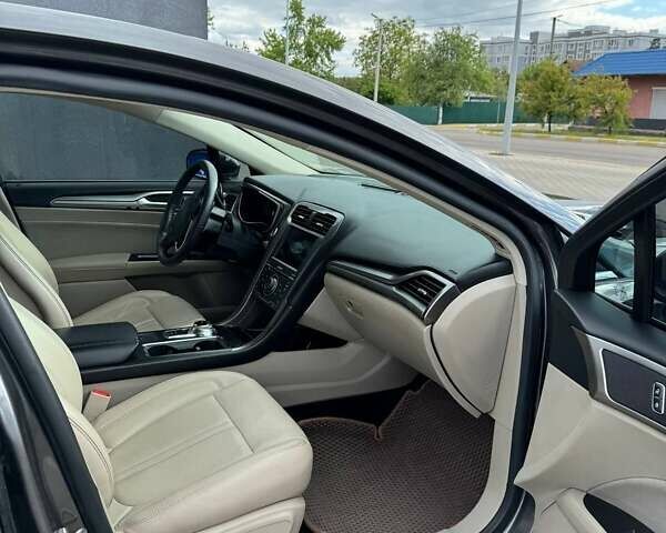 Серый Форд Фьюжн, объемом двигателя 2.49 л и пробегом 205 тыс. км за 11800 $, фото 5 на Automoto.ua