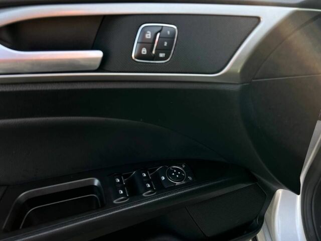 Сірий Форд Фьюжен, об'ємом двигуна 2 л та пробігом 200 тис. км за 10900 $, фото 9 на Automoto.ua