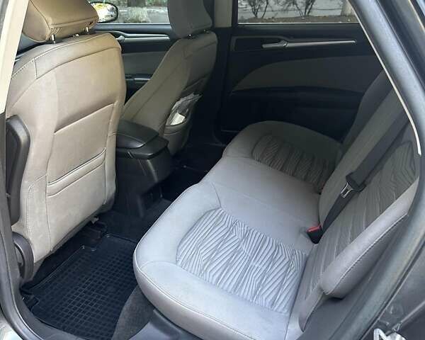 Сірий Форд Фьюжен, об'ємом двигуна 2.5 л та пробігом 250 тис. км за 10000 $, фото 7 на Automoto.ua