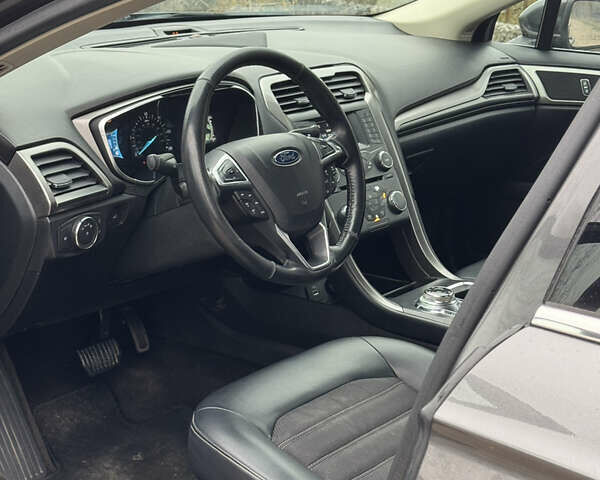 Серый Форд Фьюжн, объемом двигателя 2 л и пробегом 250 тыс. км за 10300 $, фото 12 на Automoto.ua