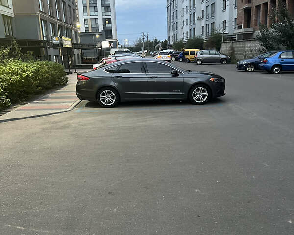 Серый Форд Фьюжн, объемом двигателя 2 л и пробегом 125 тыс. км за 15398 $, фото 7 на Automoto.ua