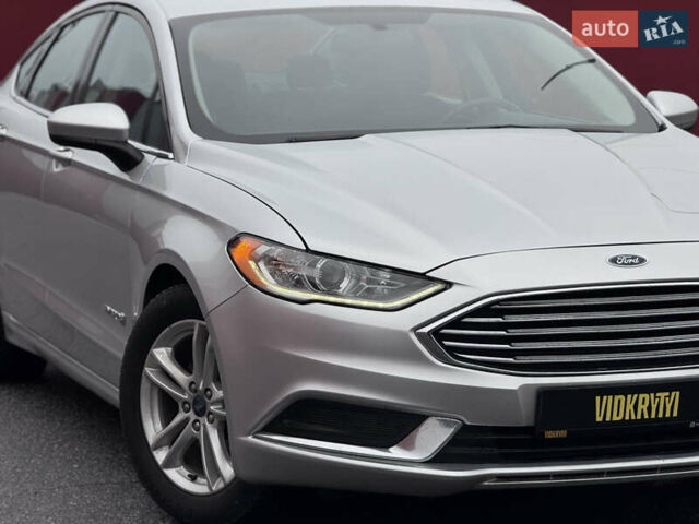 Серый Форд Фьюжн, объемом двигателя 2 л и пробегом 195 тыс. км за 12300 $, фото 5 на Automoto.ua