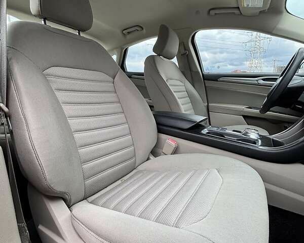 Сірий Форд Фьюжен, об'ємом двигуна 2 л та пробігом 207 тис. км за 13000 $, фото 22 на Automoto.ua