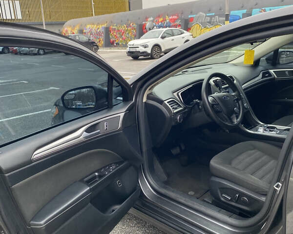 Серый Форд Фьюжн, объемом двигателя 2 л и пробегом 261 тыс. км за 14000 $, фото 13 на Automoto.ua