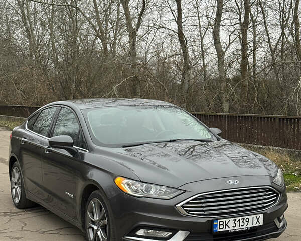 Серый Форд Фьюжн, объемом двигателя 2 л и пробегом 250 тыс. км за 10300 $, фото 2 на Automoto.ua