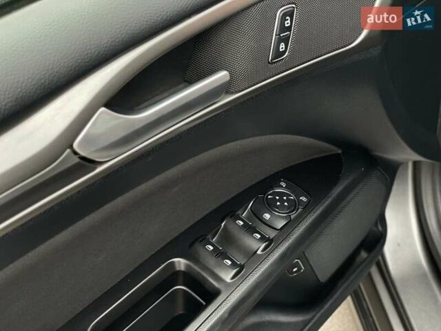 Форд Фьюжн 2017 в Днепре (Днепропетровске) на Automoto.ua Серый Форд Фьюжн, объемом двигателя 2 л и пробегом 146 тыс. км за 12999 $, фото 11 на Automoto.ua